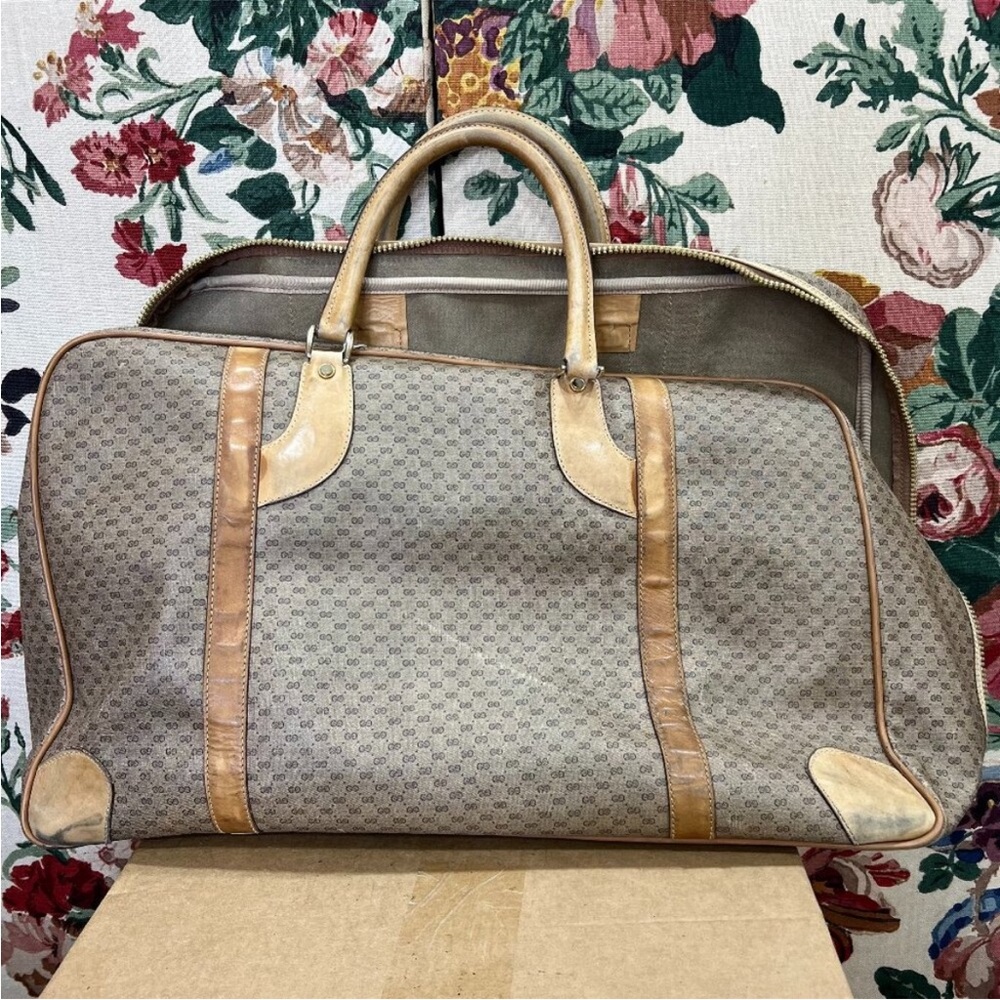 Elegant Tan and Brown vintage Gucci luggage